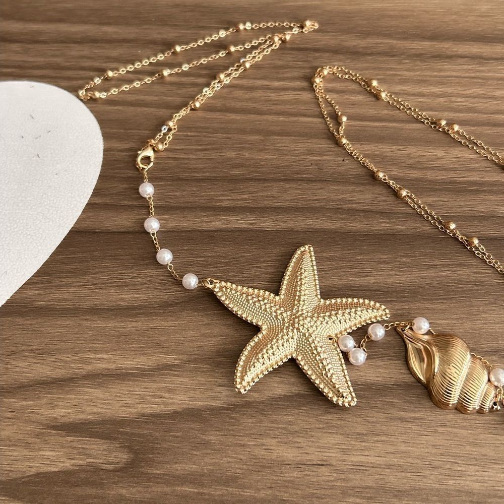 Gold Starfish Necklace Q475 - Picture 3 of 5